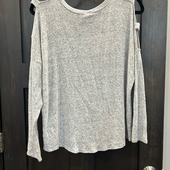 Cold Shoulder Top - Picture 4 of 5